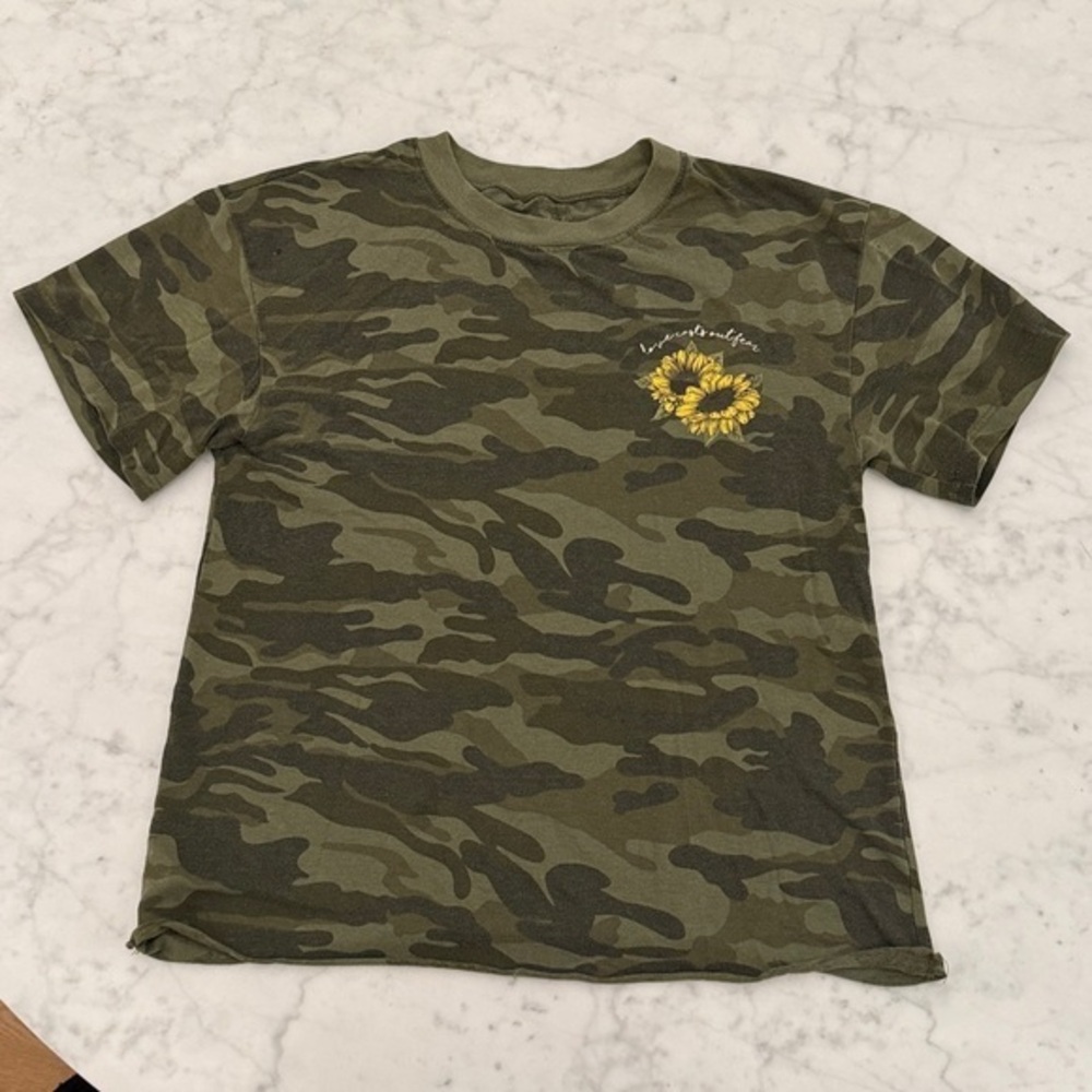 Girls XS Green Camo Sunflower Graphic Tee Love Casts Out Fear